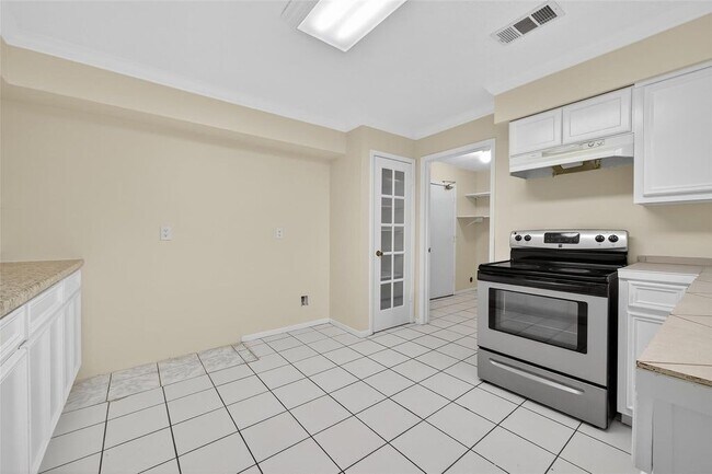 Foto del edificio - 6415 Grandvale Dr