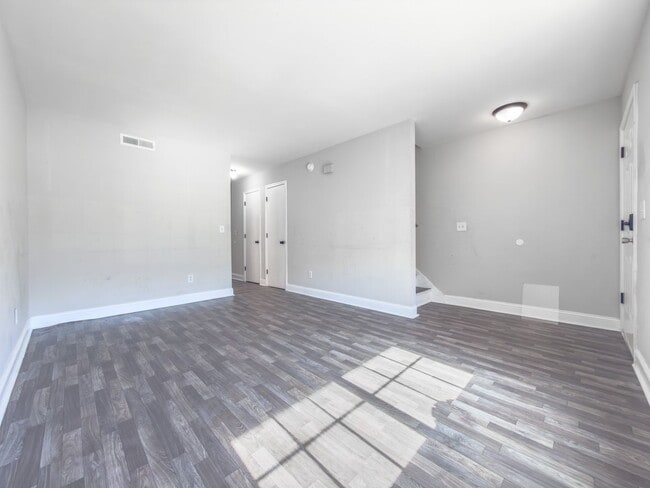 Building Photo - Stylish 2BR Townhome in West Ashley – Modern Living in a Prime Location!