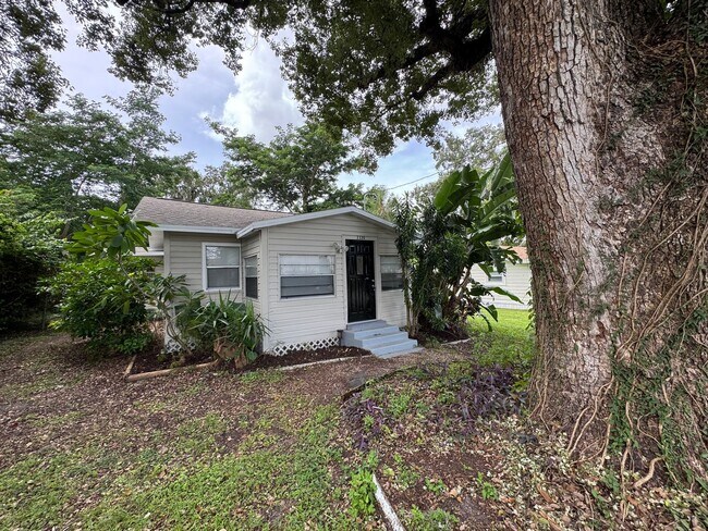 Building Photo - Charming Orlando Home – Pet-Friendly with ...