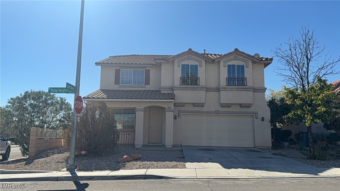 Foto principal - 8233 Ruby Heights Ave