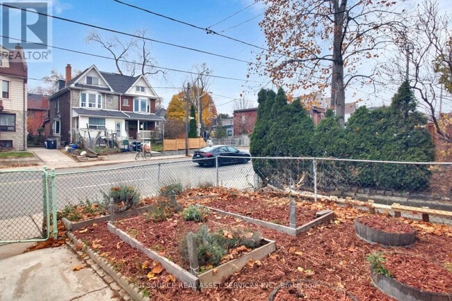 Building Photo - 463 Pape Ave