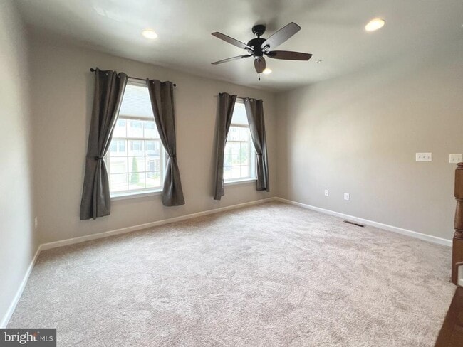 Foto del edificio - 8141 Hollow Ct