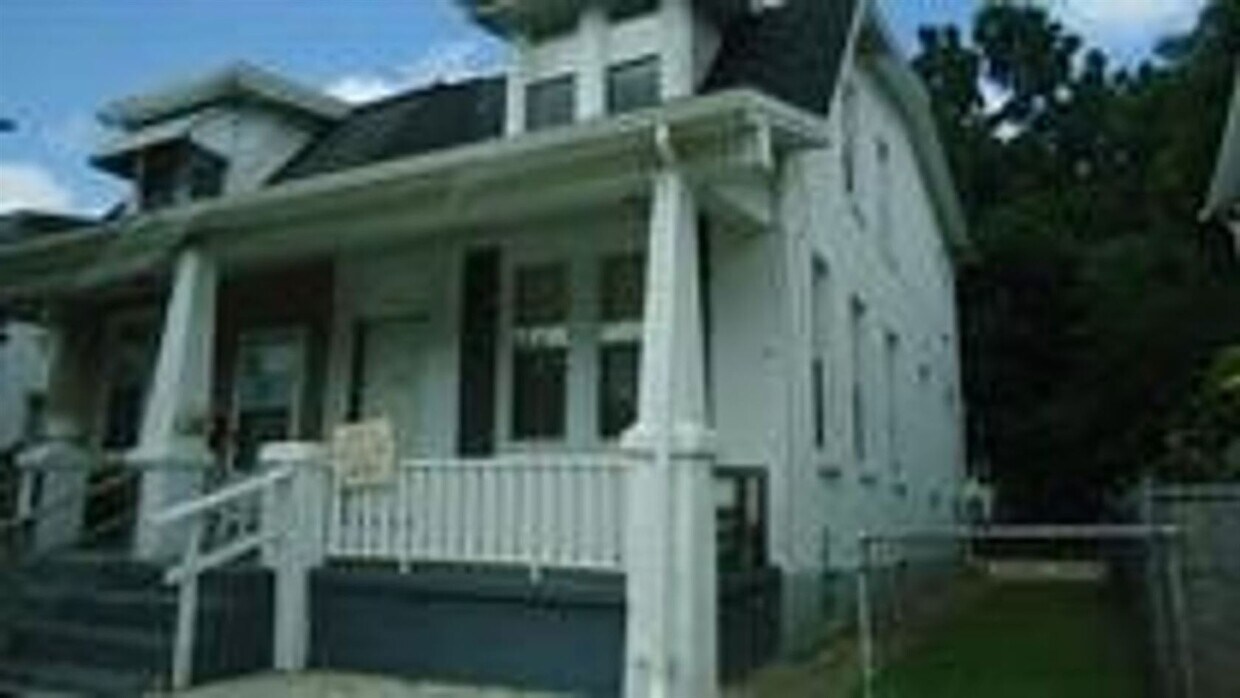 Primary Photo - 2 br, 1 bath House - 111 EAST JACKSON STREET