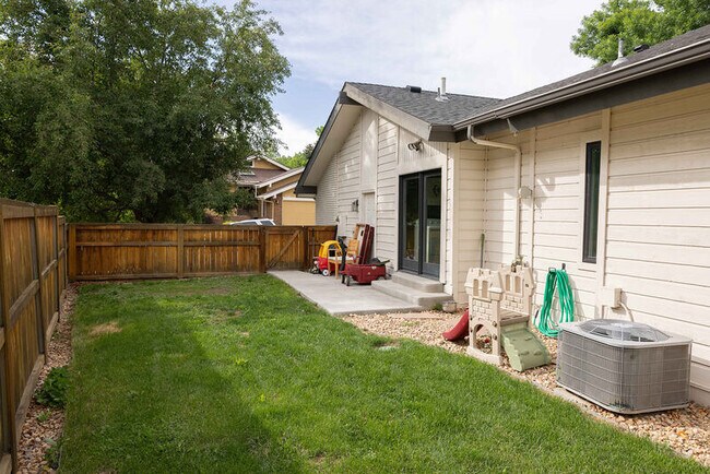 Building Photo - 5630 Hummel Ln