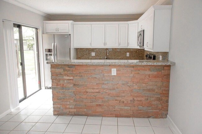 Building Photo - 2950 SW 22nd Cir