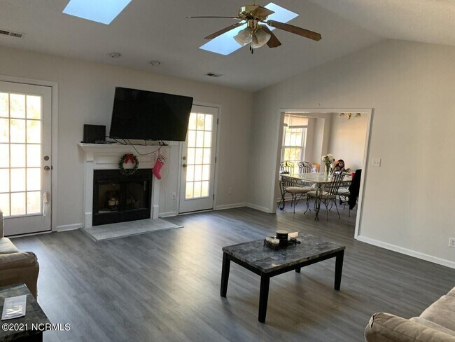 Building Photo - 405 Huff Dr
