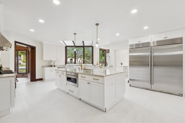 Building Photo - 2430 Dorina Dr