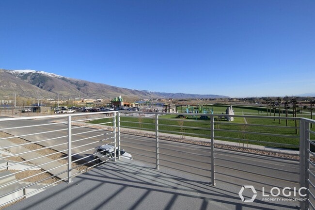 Building Photo - 1452 W Cook Ln