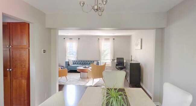 Foto del edificio - 2610 Pebblebrook Ln