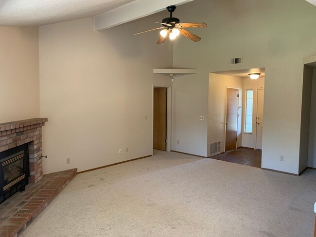 Building Photo - Beautiful Single Story Lathrop Home