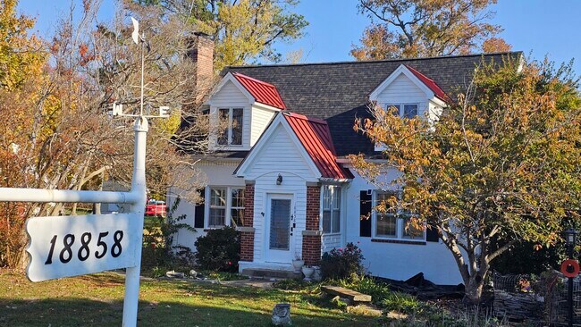Foto del edificio - 18858 McKays Beach Rd