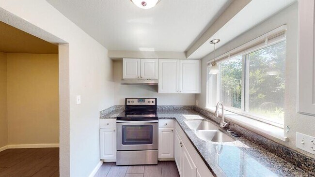 Building Photo - 333 Bonnie Ct