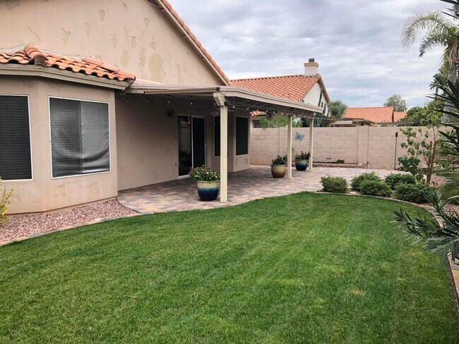 Foto del edificio - 481 W Smoke Tree Rd