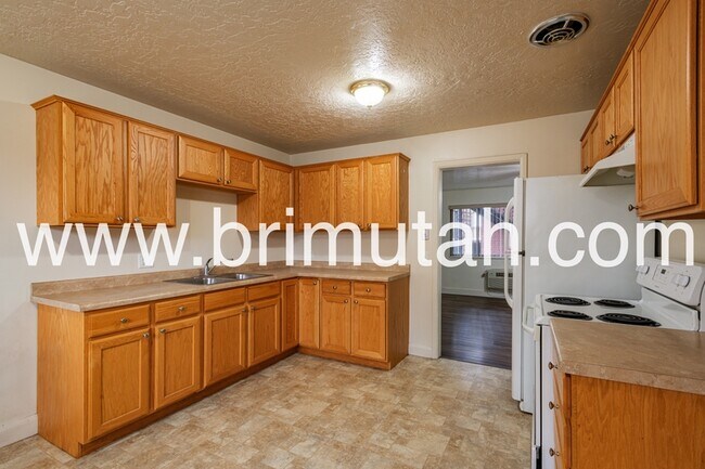 Foto del edificio - 2241 E Laney Ave