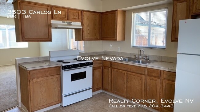 Foto del edificio - 2 Bed & 1 Bath in Duplex in Reno
