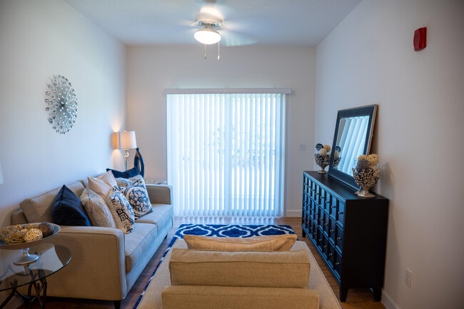 Foto del edificio - 1553 Florida Mango Rd