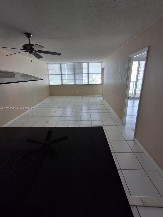 Foto del edificio - 1351 NE Miami Gardens Dr