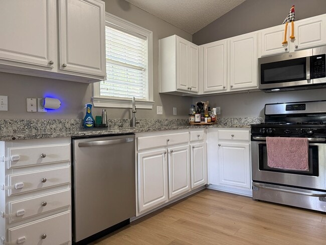 Building Photo - 1290 Monterey Dr