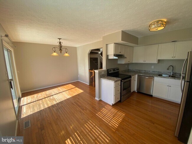 Building Photo - 3 Brantwood Court
