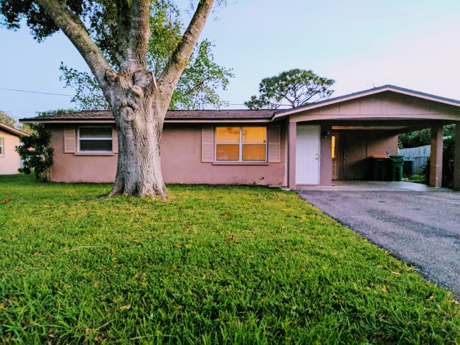 Building Photo - 8283 Pelican Rd