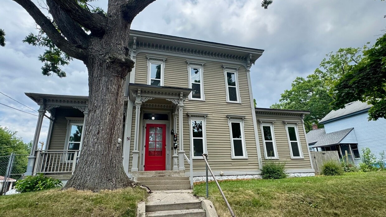 Primary Photo - 51 Caledonia St NE
