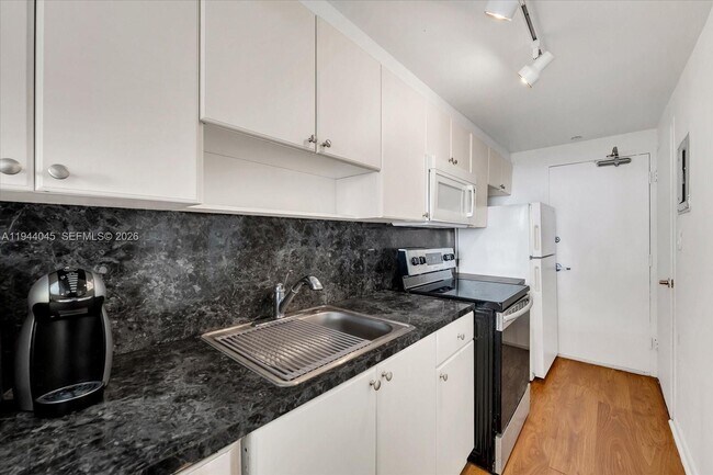 Building Photo - 1200 West Ave