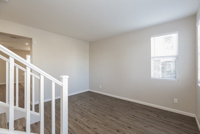 Foto del edificio - 5211 Burton Dr