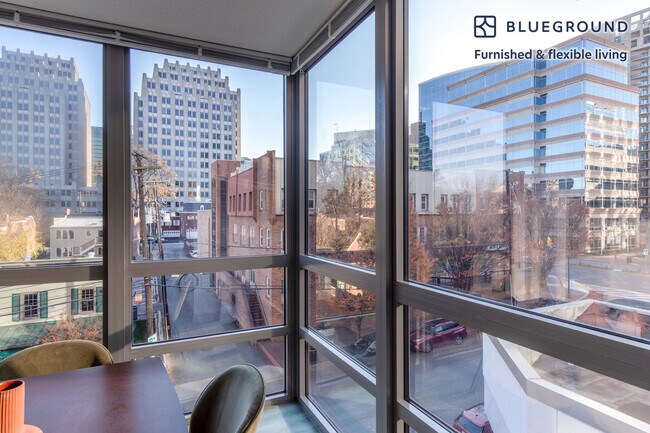 Foto del edificio - 7707 Wisconsin Ave