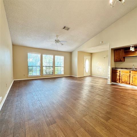 Building Photo - 2633 Ladywood Dr