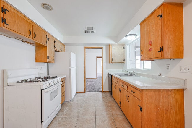 Photo - 1707 W Hazelwood St House