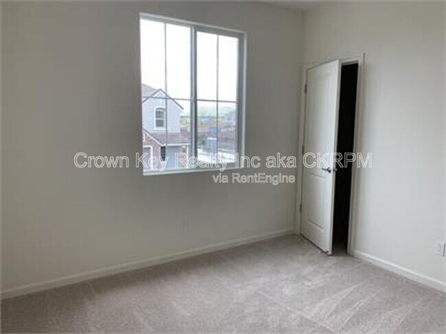 Foto del edificio - 473 E Albertina Ave