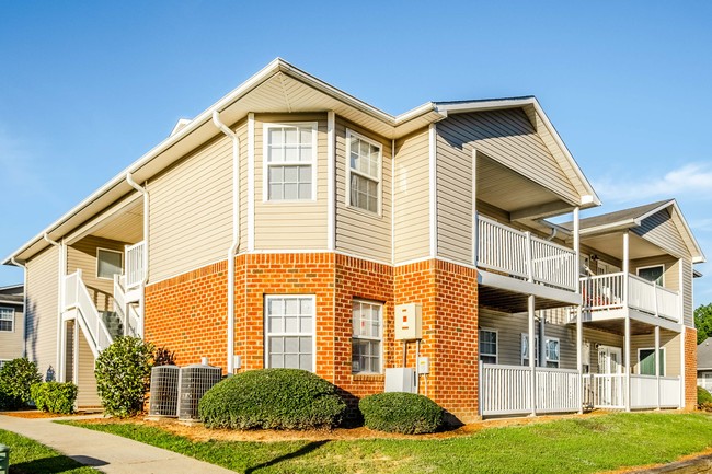 Building Photo - The Oaks Apartments