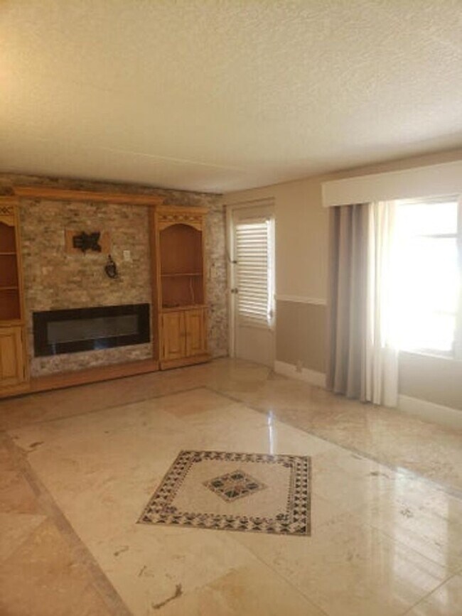 Foto del edificio - 812 Dogwood Rd