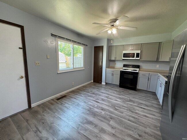 Foto del edificio - 4208 Spring Valley Rd