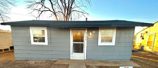 Building Photo - $0 First Month's Rent / $0 Deposit at Move-in