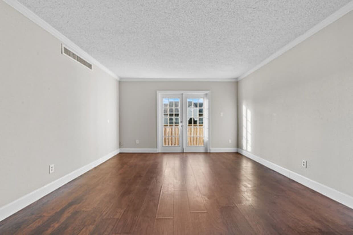 Primary Photo - Serravella - 375-204