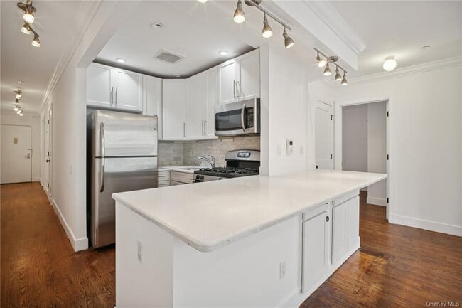 Building Photo - 118 W 112th St