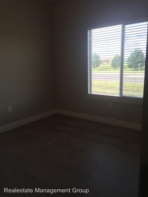 Building Photo - 3420 Sunflower Dr