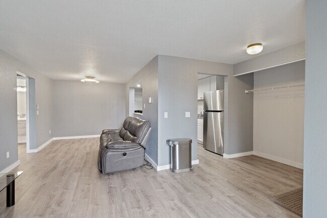 Building Photo - 9494 Redmond - Woodinville Rd NE
