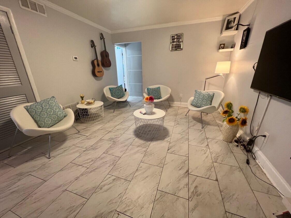 Living room - 2415 Lawrenceville Hwy