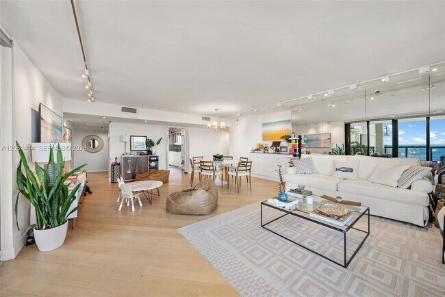 Foto del edificio - 2575 S Bayshore Dr