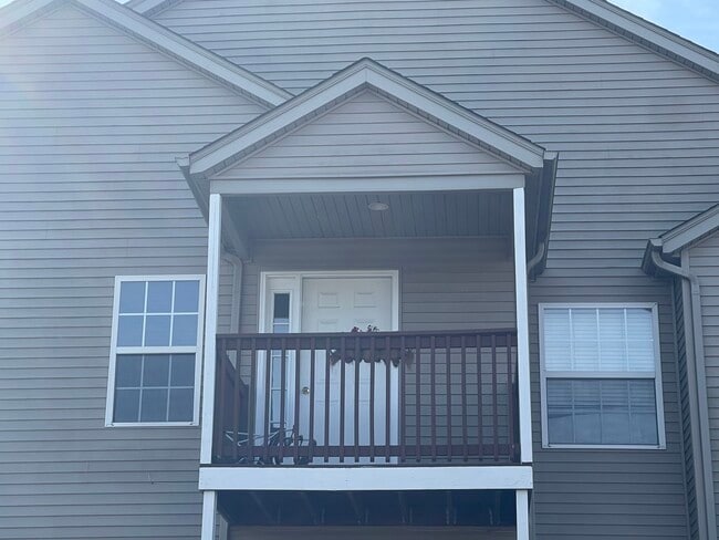 Building Photo - 550 Clayton Cir