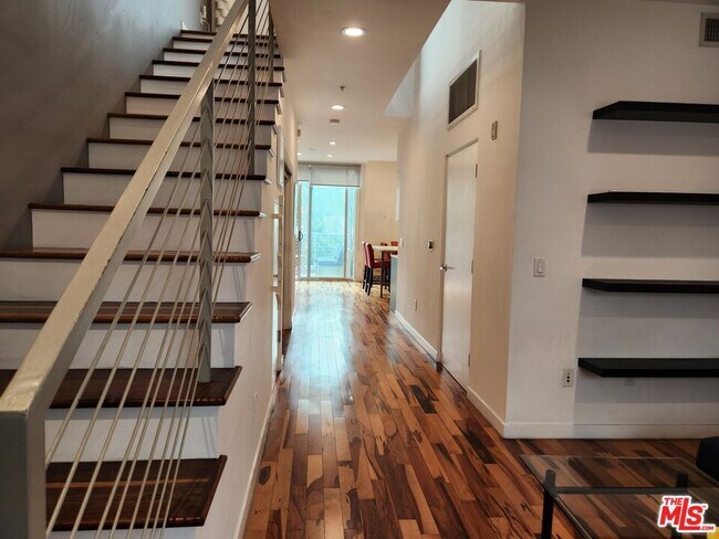 Foto del edificio - 6683 Franklin Ave