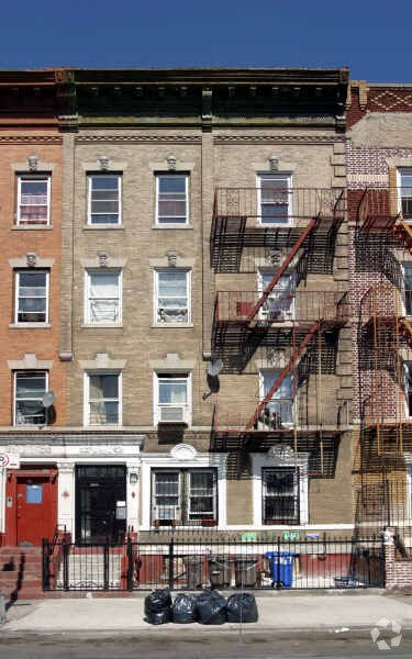 Primary Photo - 2167 Pacific St