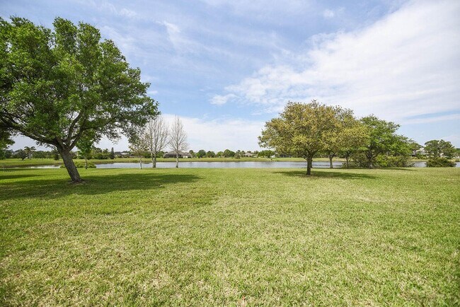 Foto del edificio - 4068 Gardenwood Cir