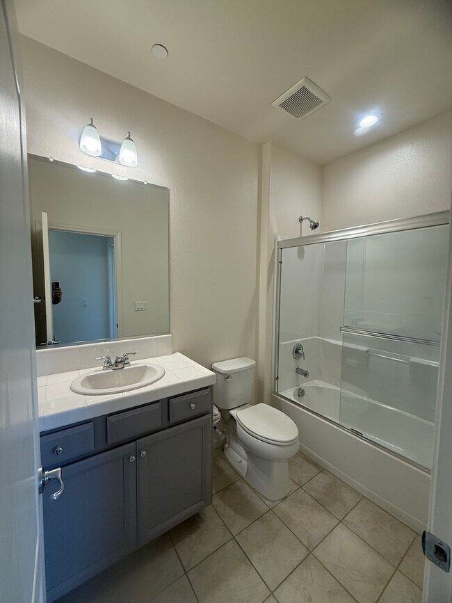 Foto del edificio - Beautiful 2 Bed / 2 Bath Home in 55+ Gated Community – Move-In Ready!