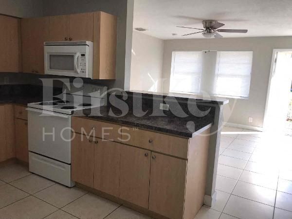 Foto del edificio - 4951 SW 16th St
