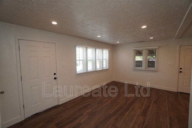 Foto del edificio - 4088 S Clay St