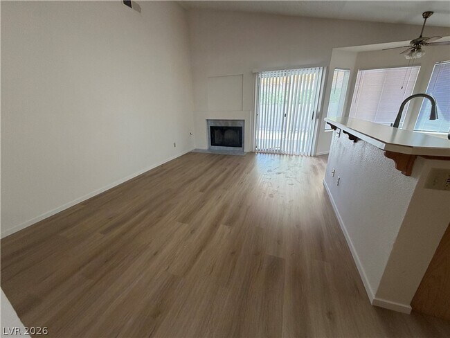 Foto del edificio - 1328 Maplegrove Cir