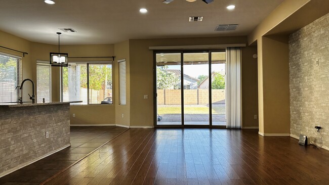 Building Photo - 839 E Las Colinas Pl